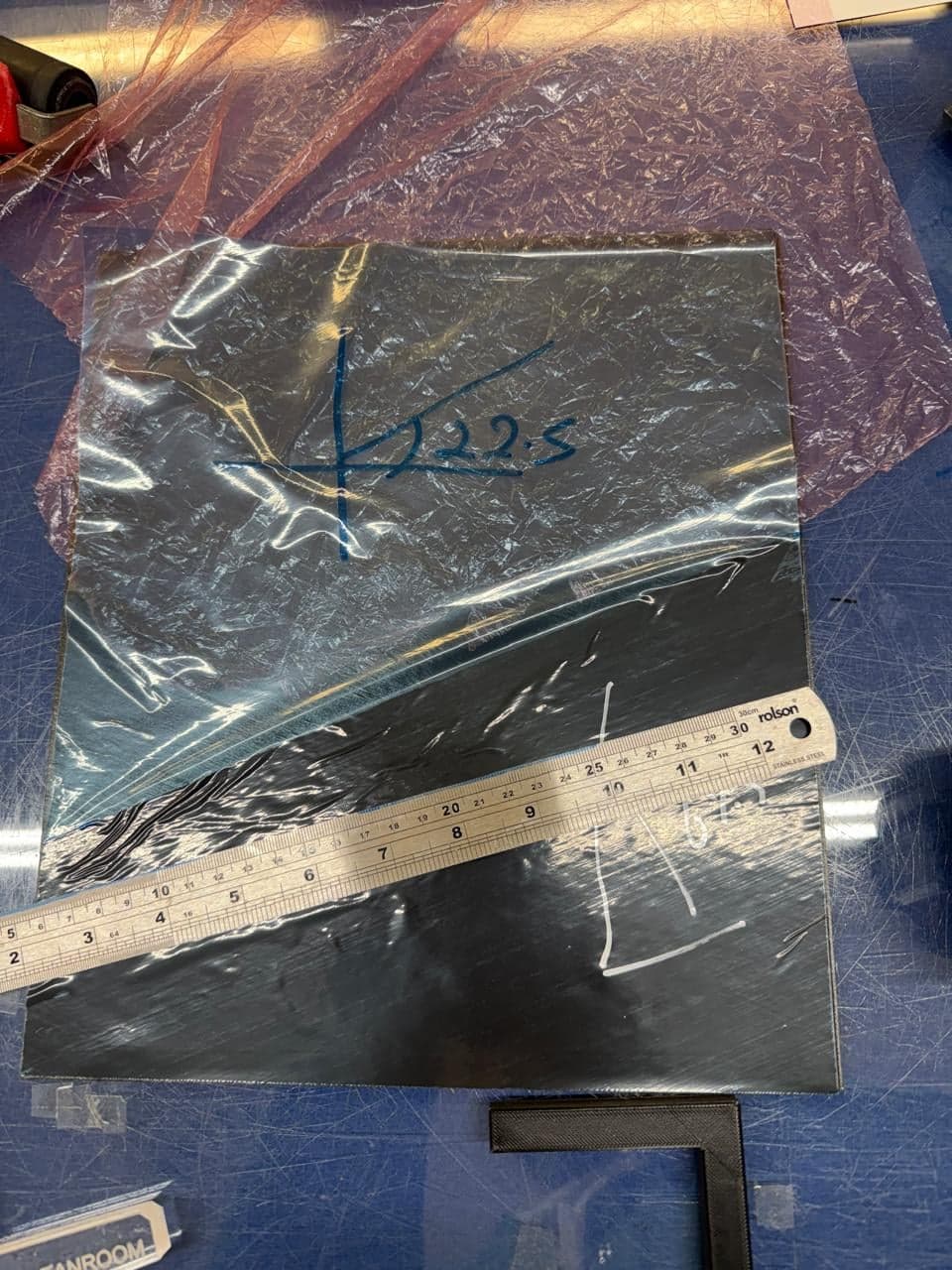 Close view of fibre separation in the spread-tow prepreg material